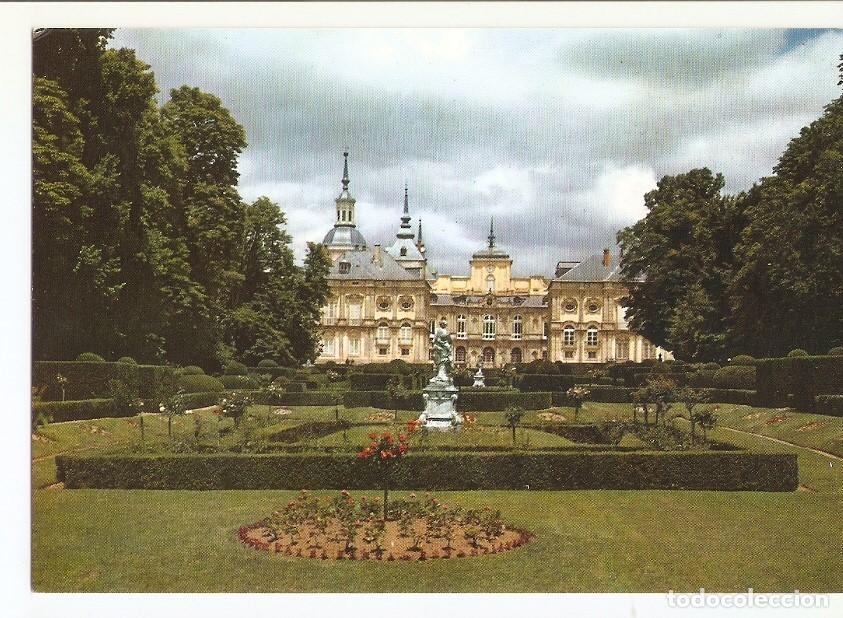 Cartes Postales: Postal 029588 : La Granja de San Ildefonso (Segovia) Palacio desde el parterre de la Fama - Varios