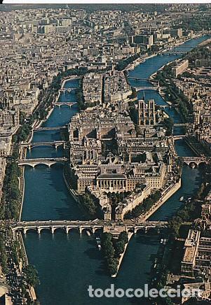 Postais: POSTAL 57867: Paris En survolant la Seine panorama sur l Ile de la Cite et l Ile St Louis - Varios