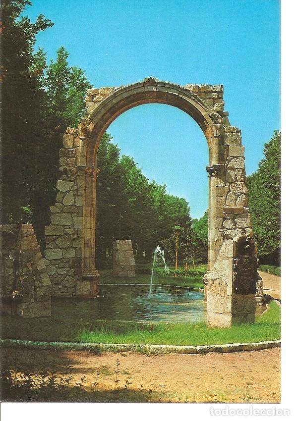 Postkarten: Postal 032858 : Aranda de Duero (Burgos). Arco y Paseo de la Virgen de las Vi&ntilde;as - Varios