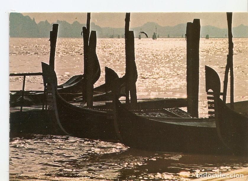 Postkarten: Postal 032218 : Venezia. Ferry with gondolas at the sunset - Varios