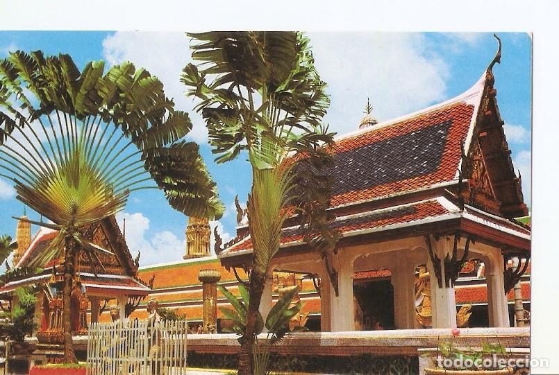 Postkarten: Postal 031332 : Inside the grounds of Wat Phra Keo (Emerald Buddha Temple). Bangkok - Varios