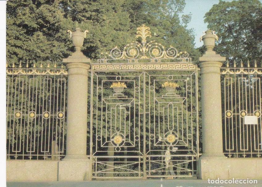 Postkarten: POSTAL B6983: BELGRADO: PUERTAS DE PALACIO - Varios