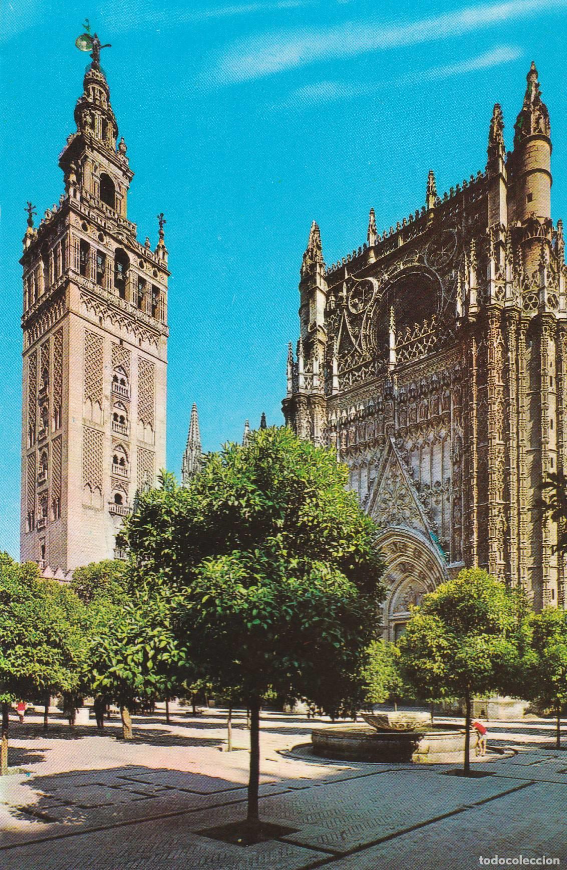 Cartoline: POSTAL B6634: SEVILLA: GIRALDA Y PATIO DE LOS NARANJOS - Varios