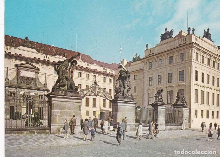 Postcards: POSTAL B7402: PRAGA: ENTRADA AL CASTILLO DE PRAGA - Varios