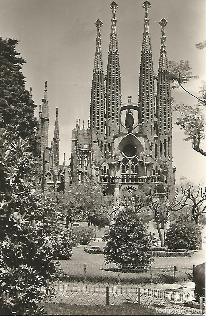 Postcards: Postal 51058: BARCELONA - La Sagrada Familia - Varios