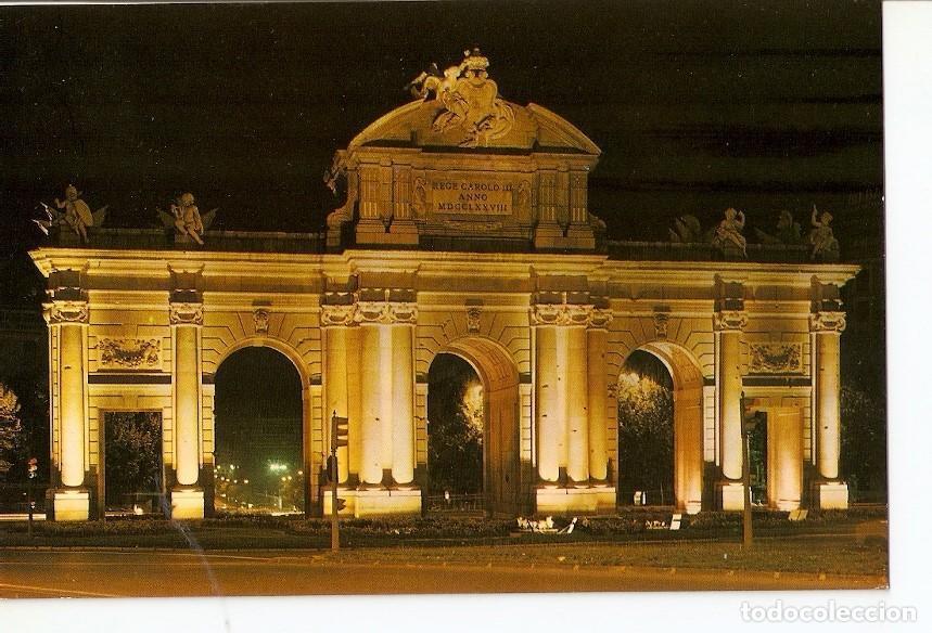 Postais: Postal 024730 : Vista nocturna Puerta de Alcala. Madrid - Varios