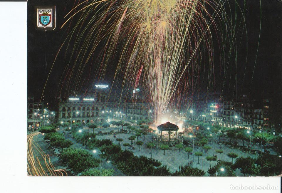 Postkarten: Postal 016998: PAMPLONA Navarra - Plaza del Castillo nocturna con fuegos artificiales - Varios
