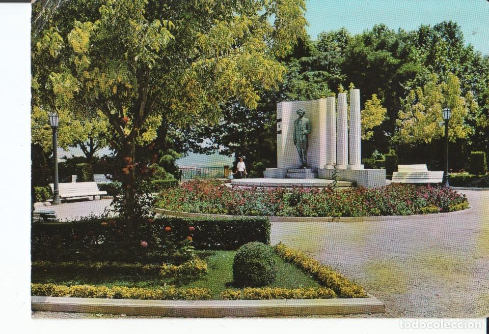 Postkarten: Postal 016996: PAMPLONA Navarra - Jardines de la Media Luna y Monumento a Sarasate - Varios
