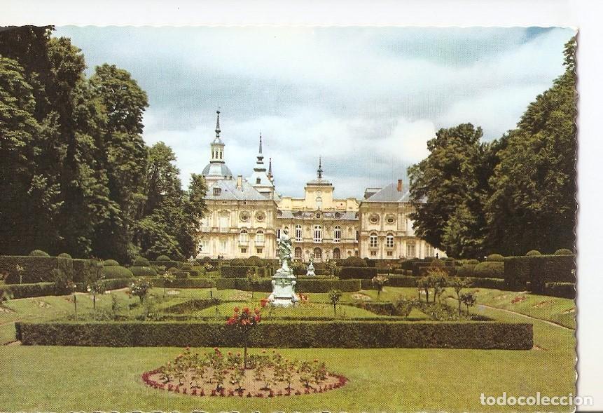 Postcards: Postal 036888 : La Granja de San Ildefonso (Segovia). Palacio desde el parterre de la Fama - Varios