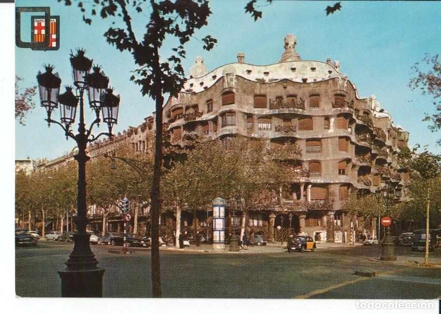 Postcards: Postal-Postcard 17574: BARCELONA - La Pedrera. Paseo de Gracia - Varios