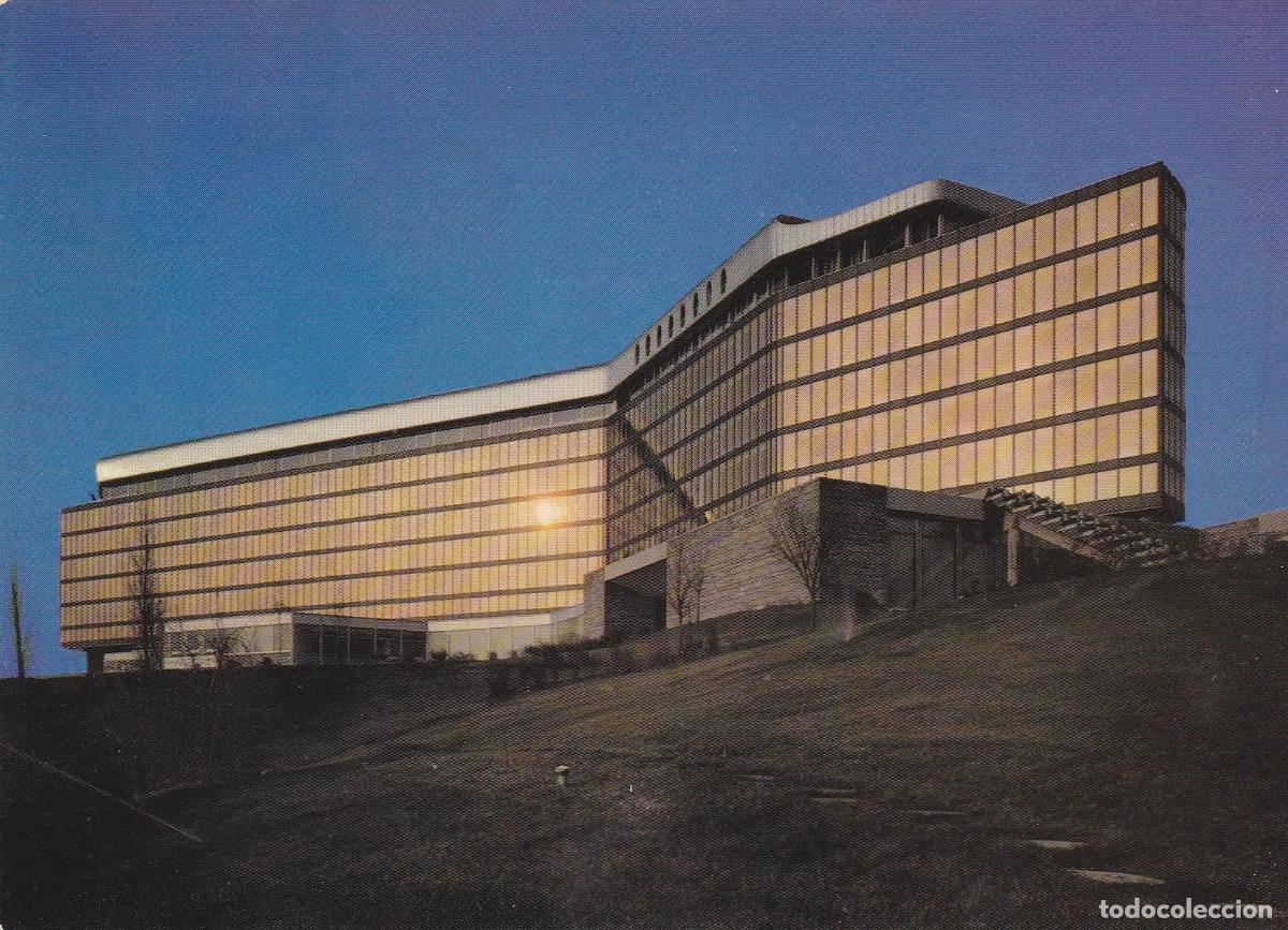 Postkarten: POSTAL B8142: CRETEIL: BADANI ET ROUX DORLUT - Varios