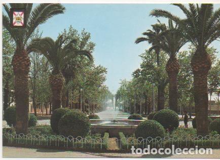 Cartoline: Postal E01925: Glorieta de America y Paseo de la Virgen de Linarejos, Linares - Varios