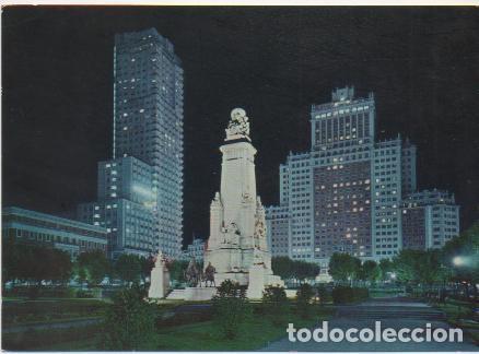 Postais: Postal E01935: Imagen nocturna, de la Plaza Espa&ntilde;a, Madrid - Varios