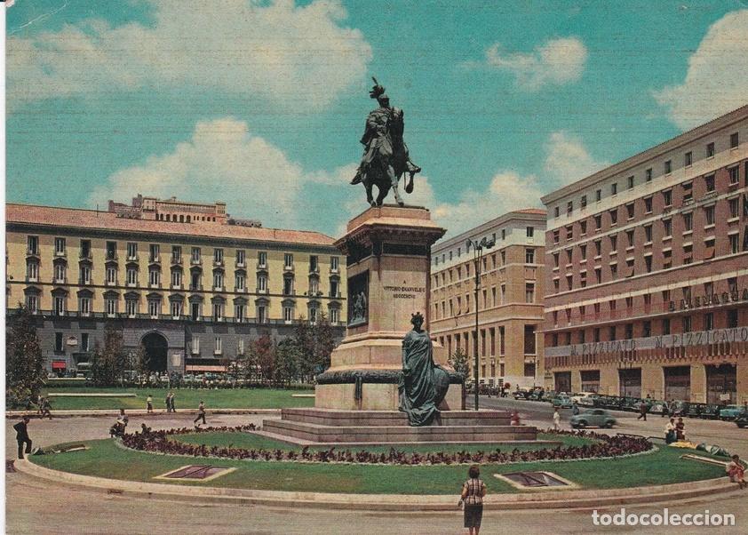 Postkarten: POSTAL B8598: NAPOLES: PLAZA DEL MUNICIPIO - Varios