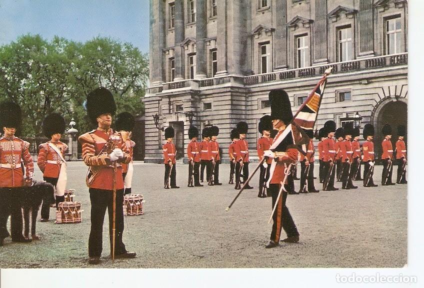 Postkarten: Postal 044630 : Changing the Guard Geremony at Buckingham Palace London - Varios