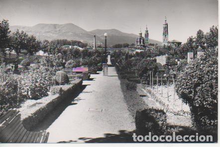 Postales: Postal E04639: Postal B/N Jardines de la Estaci&oacute;n. Al fondo Moncavo, Tarazona - Varios