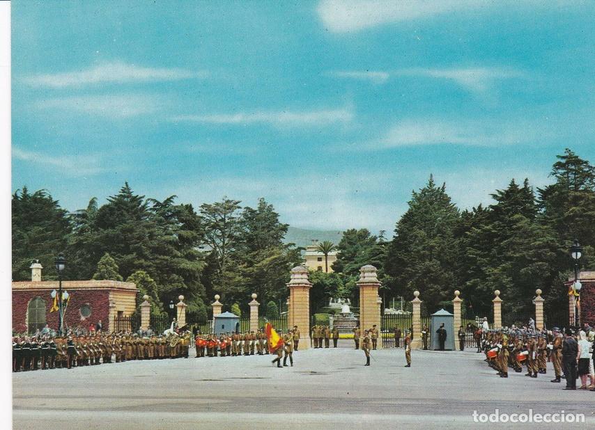 Postkarten: POSTAL B9233: BARCELONA: PALACIO DE PEDRALBES. GUARDIA - Varios