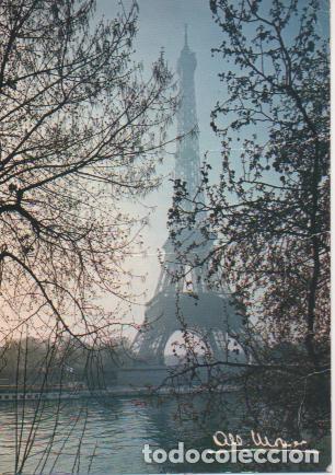 Postkarten: Postal E04761: Brume matinale sur la Tour Eiffel, Paris - Varios