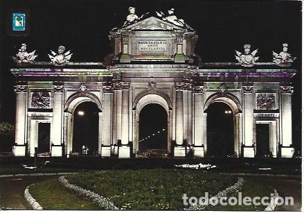 Postcards: POSTAL L05776: Vista nocturna de la Puerta de Alcala de Madrid - NULL