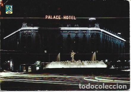 Cartes Postales: POSTAL L05825: Vista nocturna de la Fuente de Neptuno en Madrid - NULL