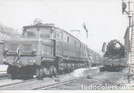 Cartes Postales: Postal E03067: Locomotora serie 7200 jumtao a una confederaci&oacute;n, en la estai&oacute;n de Alsasua, direcci&oacute;n