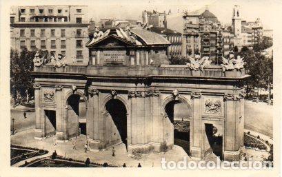Postkarten: POSTAL PV01141: Puerta de Alcala, Madrid - NULL