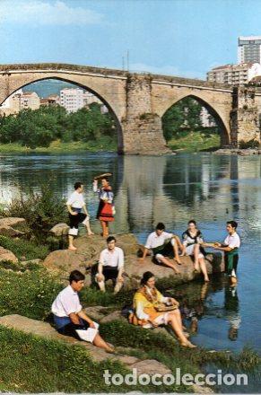 Cartoline: POSTAL PV00978: Puente romano y grupo tipico en Orense - NULL