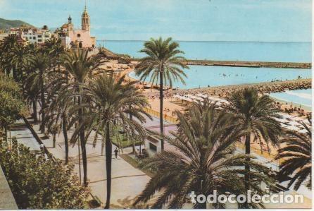 Cartoline: Postal E05110: Paseo de la Ribera, Iglesia y Punta, Sitges - Varios
