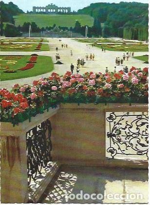 Postales: POSTAL L01657: Fuente de Neptuno en el Schonbrunn de Viena