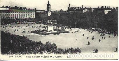 Postales: POSTAL A4596: Place Bellecour e iglesia en Lyon - Foto 1