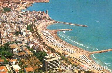 Postcards: POSTAL PV06738: Sitges vista aerea de la playa, pueblo y hotel Calipolis - NULL