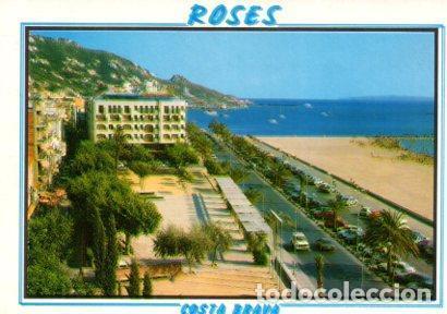 Cartes Postales: POSTAL PV11613: Plaza Catalunya y vista parcial de Roses - NULL