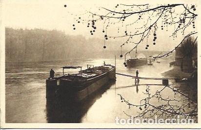 Postales: POSTAL A3546: Barca sobre el Sena en Paris - Foto 1