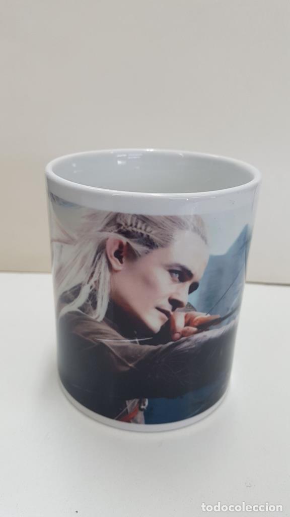 Postales: Taza con asa de cer&aacute;mica: Legolas y Tauriel apuntando con arco (de la pelicula del Hobbit)