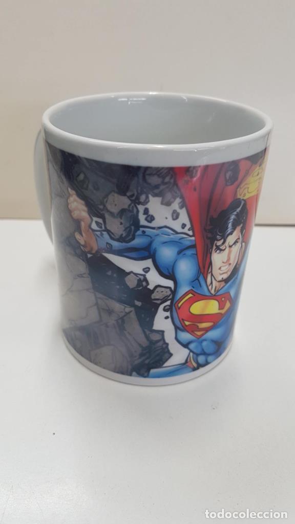 Postais: Taza con asa de cer&aacute;mica: Superman derrumbado un muro - NULL