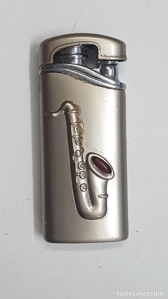 Postales: Mechero: tipo zippo con grabado de saxofon - NULL