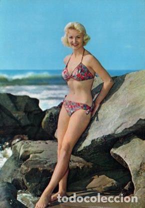 Cartes Postales: POSTAL PV11400: Mujer en bikini en la playa