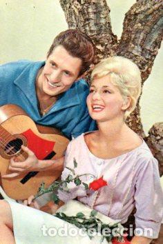 Postcards: POSTAL PV13437: Hombre con guitarra y mujer con rosa, postal romantica