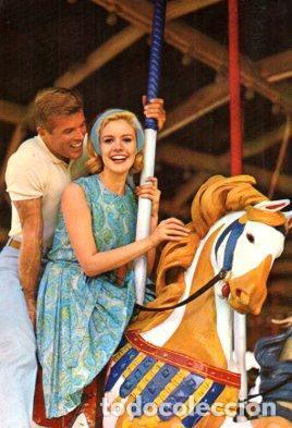 Postcards: POSTAL PV13487: Hombre y mujer subidos en un caballo de un tiovivo