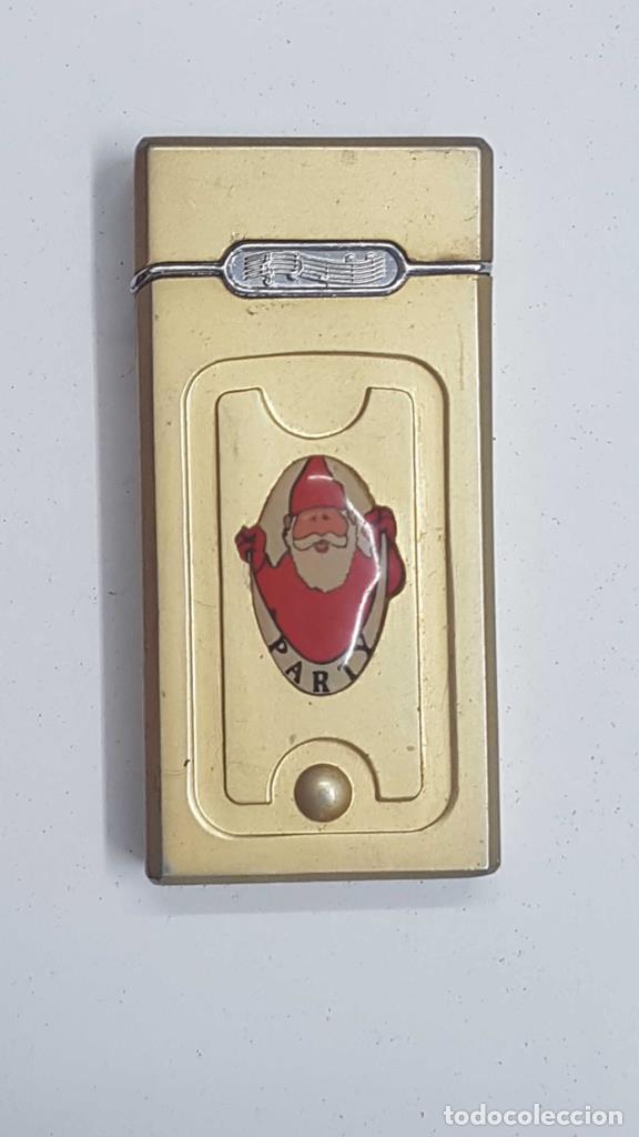 Postales: Mechero: tipo zippo con dibujo de gnomo o similar - NULL