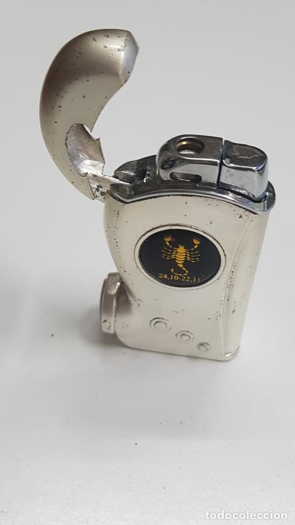 Postales: Mechero: tipo zippo con dibujo de un escorpion - NULL