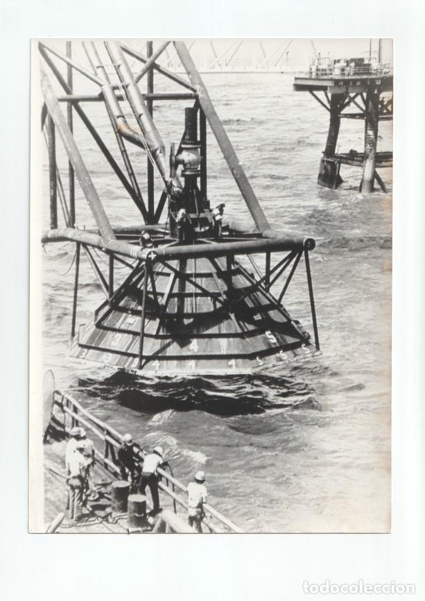 Postkarten: Foto Prensa numero 189: Campana metalica pozos petroleo Bahia de Campecho - Varios
