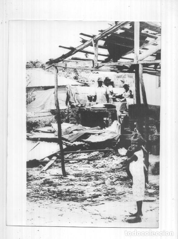 Postkarten: Foto Prensa numero 095: Marcia Adia Oeho superviviente del huracan David en Rep.Dominicana - Varios