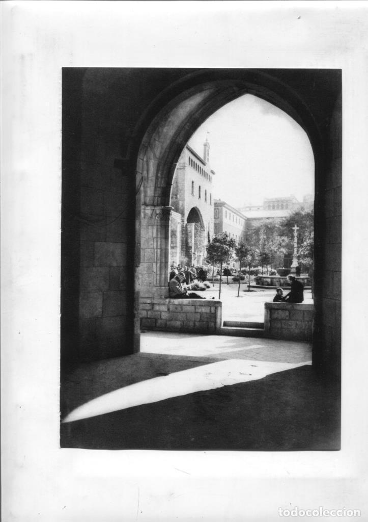 Cartoline: 50 racons de Barcelona lamina 20: Patio convalecientes en el Hospital de la Santa Cruz - NULL