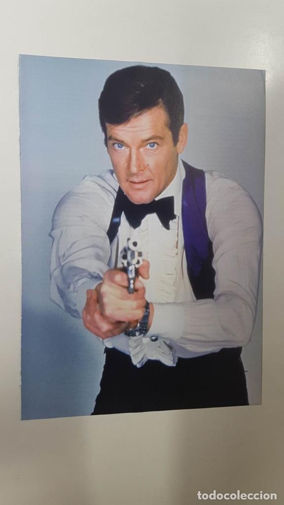 Postkarten: Lamina/pagina extraida de la revista accion: Roger Moore encarnando al famoso James Bond - NULL