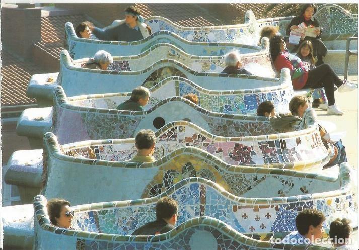 Cartes Postales: LAMINA 24112: Bancos del Parque Guell. Barcelona - Llatzer Moix