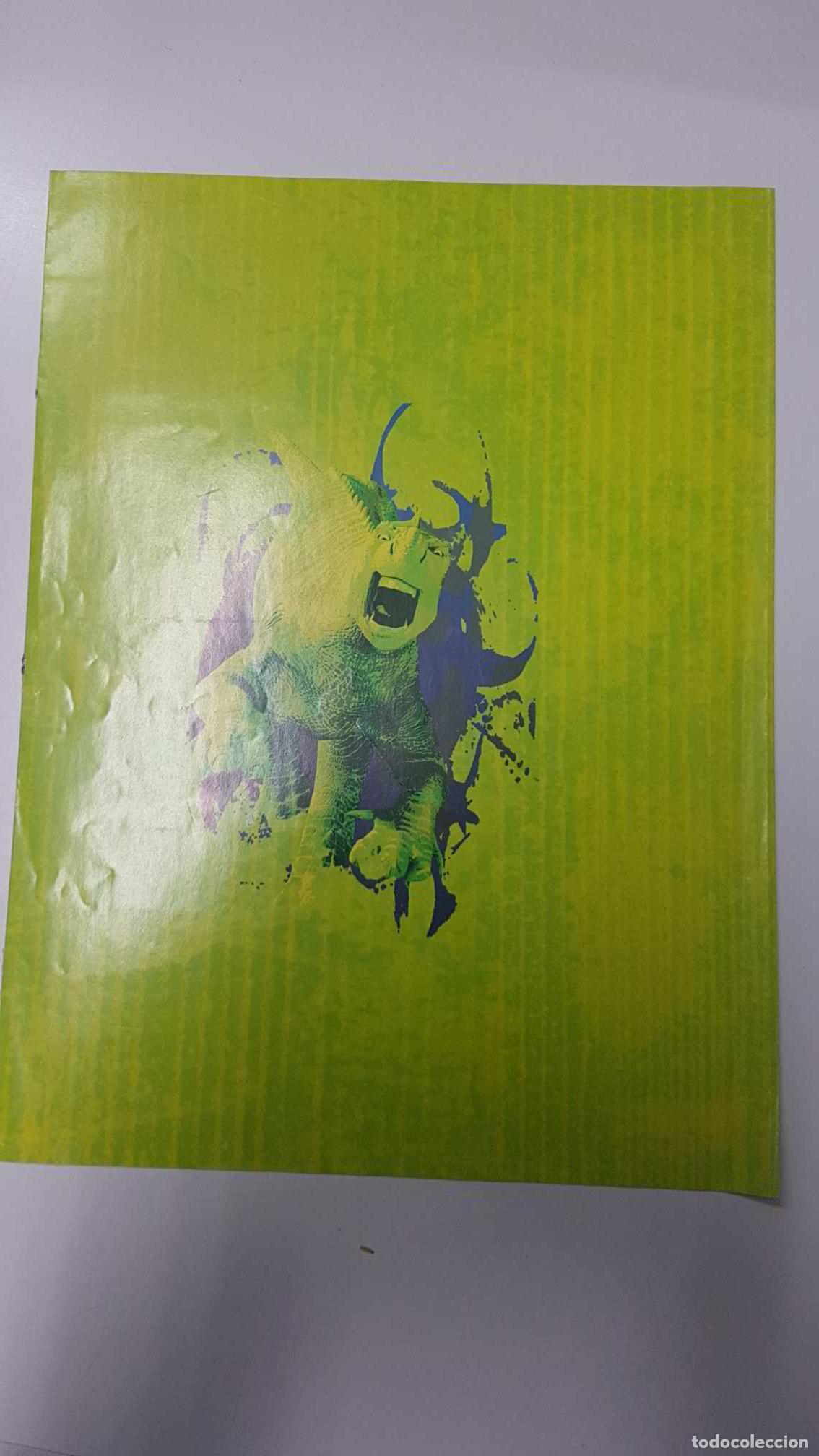 Cartoline: Pliegue central de album: de Disneys Dinosaurio. Vienen 18 cromos metalizados y esta completo