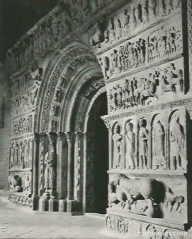 Postcards: LAMINA 14681: Puerta del Monasterio de Ripoll - Estanislau Torres. Fotografias de Francesc Catala Ro