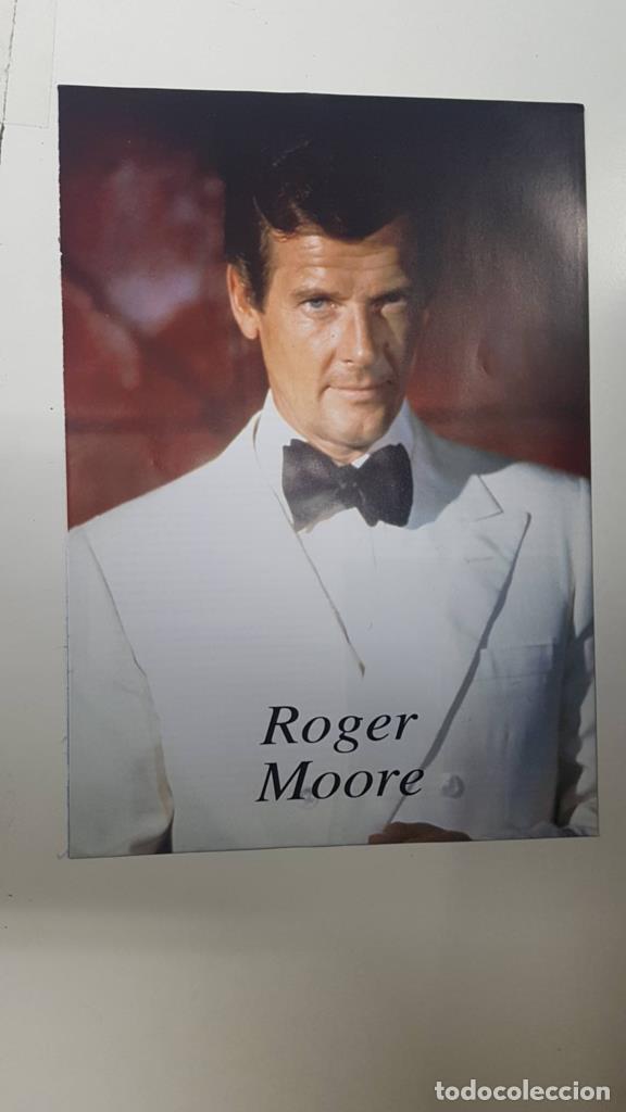 Postcards: Lamina/pagina extraida de la revista accion: Roger Moore en su papel de James Bond - NULL