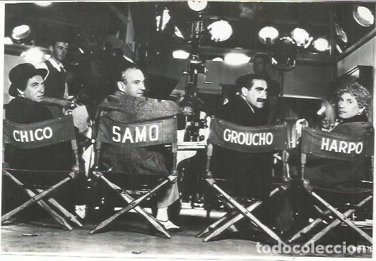 Cartoline: POSTAL A0753: Los Hermanos Marx en el set de rodaje - NULL